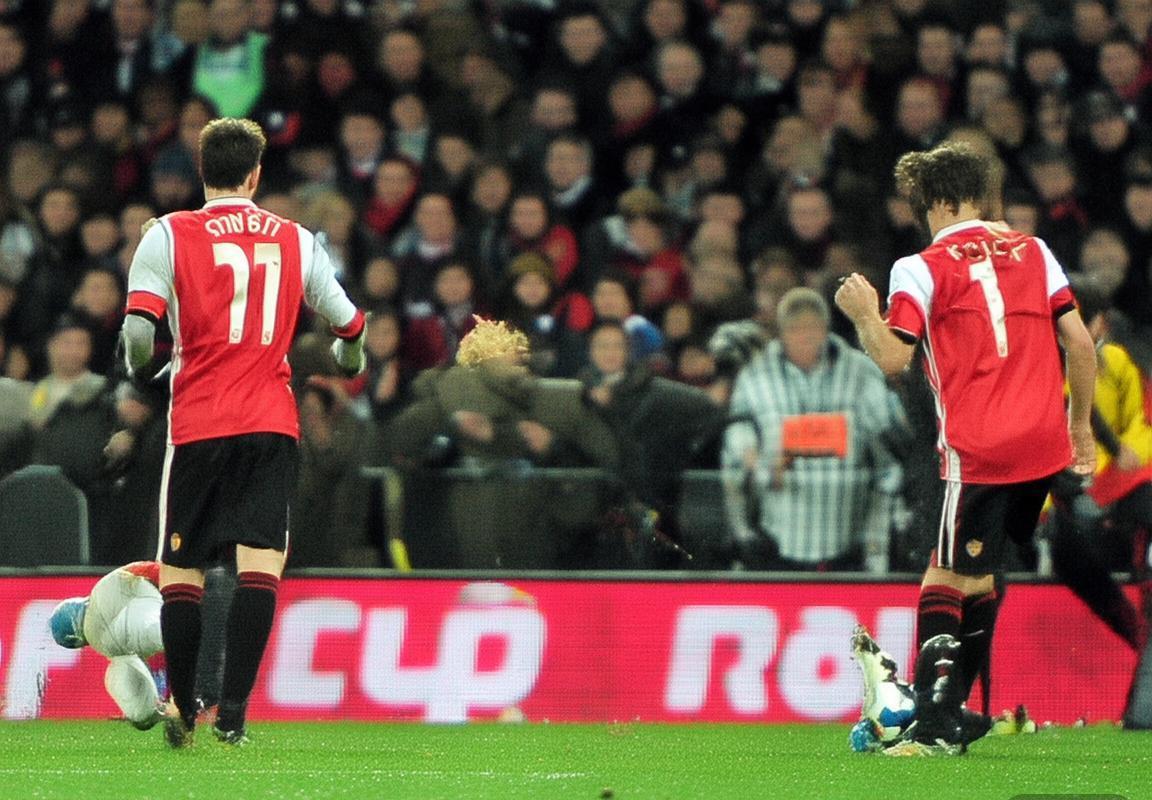 2003年阿森纳曼联巅峰对决：经典瞬间与深远影响回顾(图4)